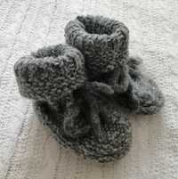 Детские носки разные, тапочки вязаные на 1-2 года.