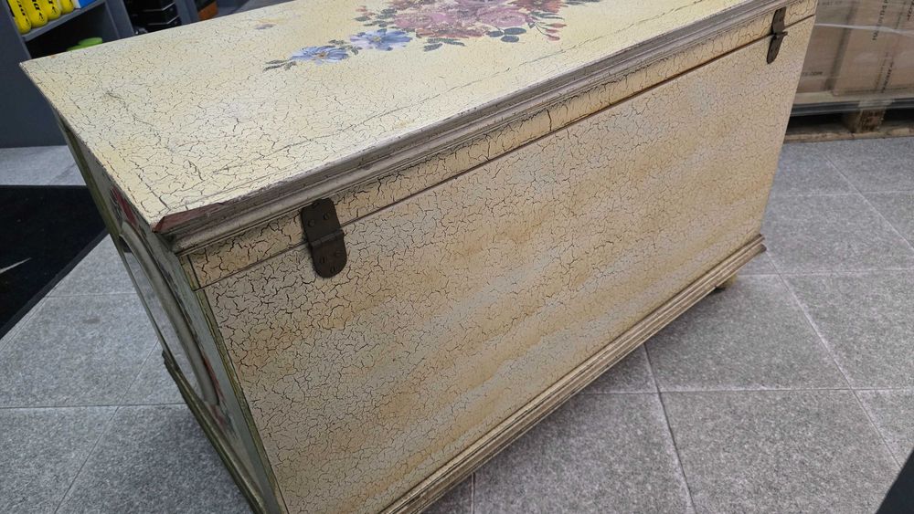 Baú antigo em excelente estado