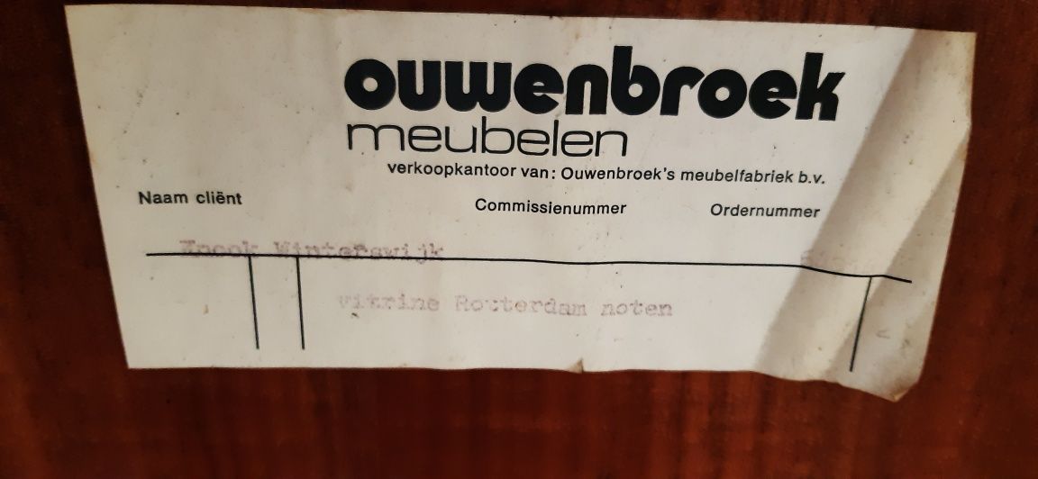 Drewniana retro witryna, nadstawka, gablota, serwantka. Antyk.