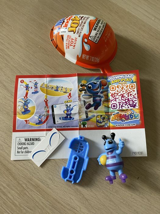 Figurka z kolekcji NBA «Charlotte Hornets» z Kinder Joy 2023