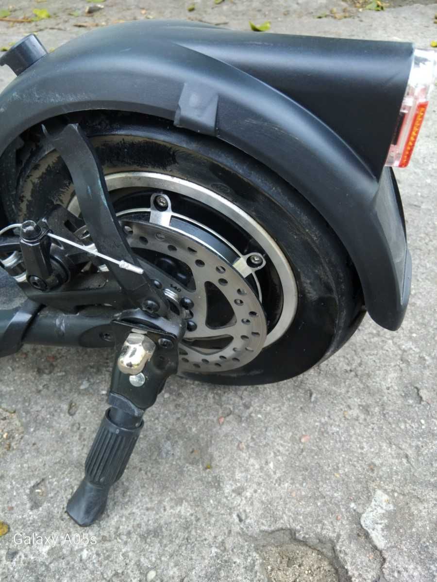 Hulajnoga elektryczna KESSER e-scooter 120 kg 20 km/h koła 10"