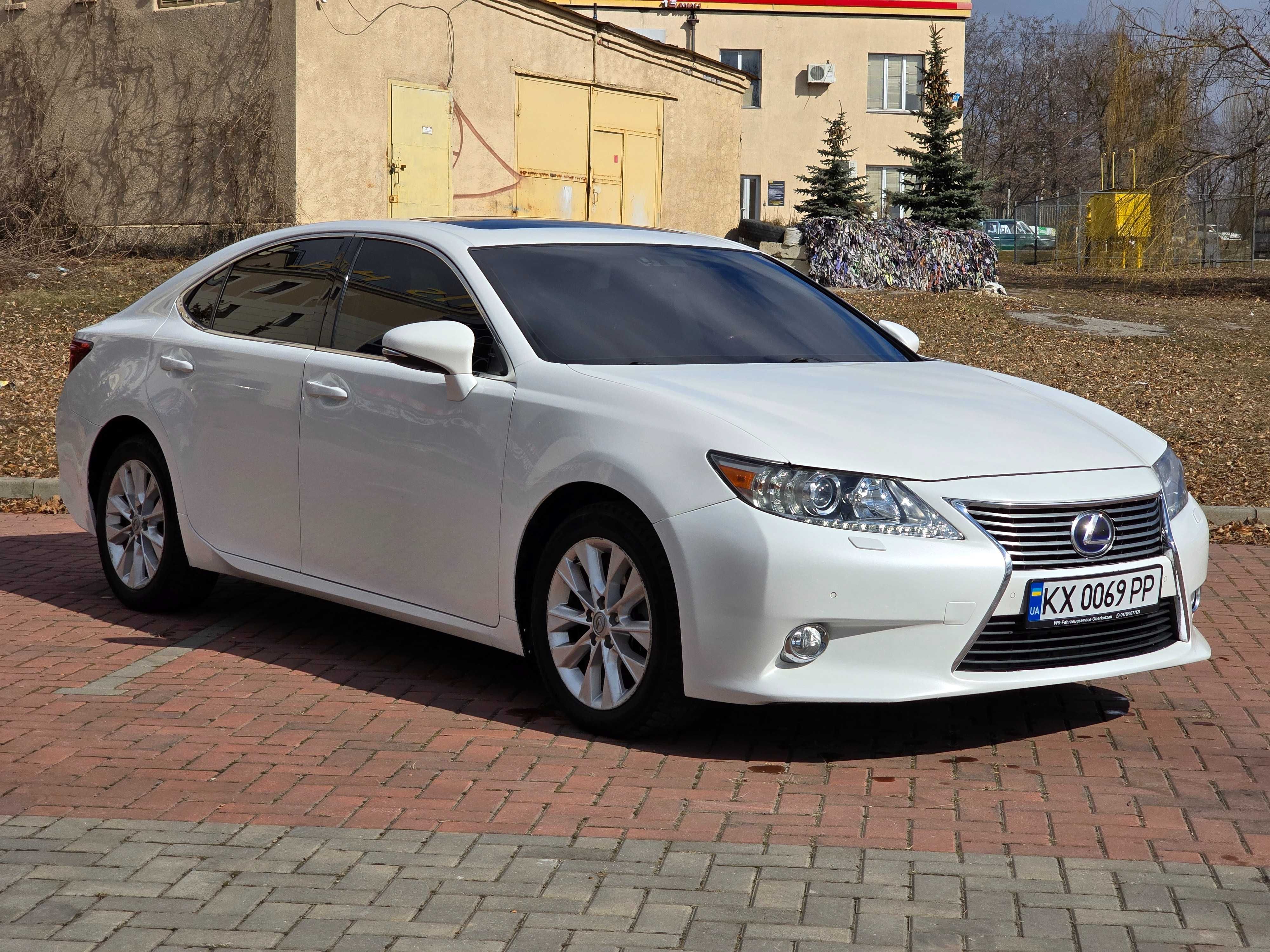 Lexus ES 2013г.в. 2.5 гибрид