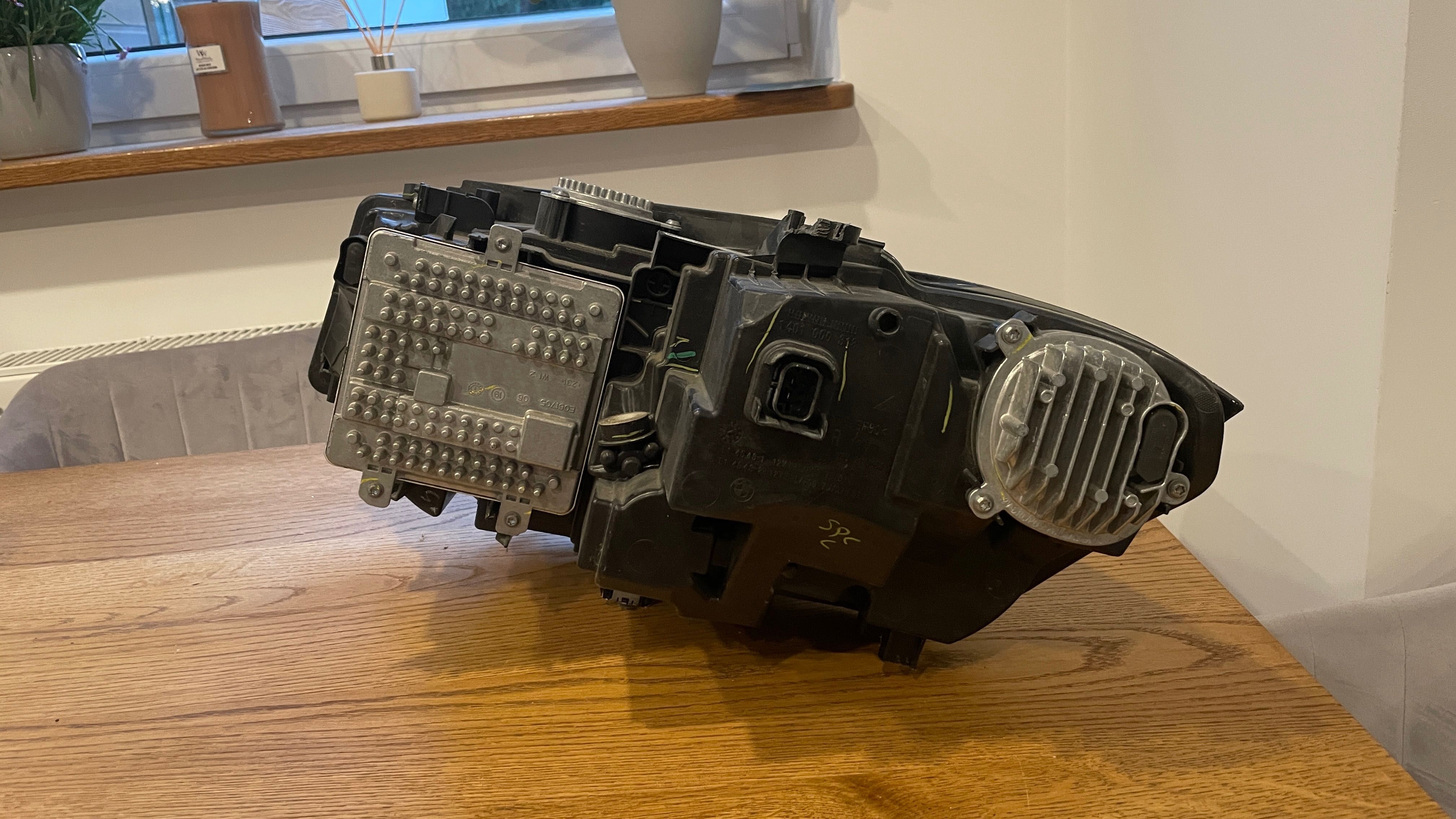Lampy przód bmw G20 lewa + prawa uszkodzone USA
