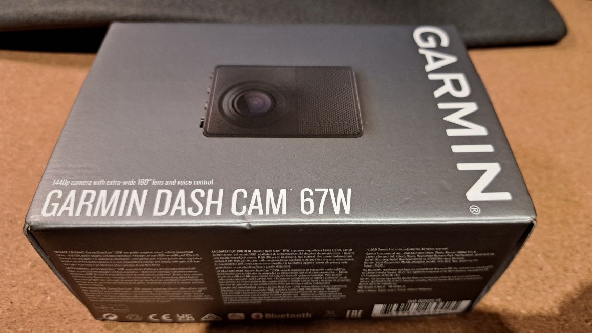 GARMIN Dash Cam 67W