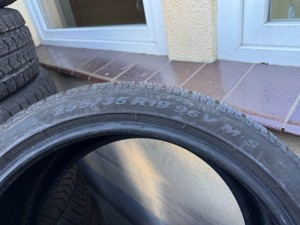 2xPirelli 255 35r19., 2019 5.7mm
