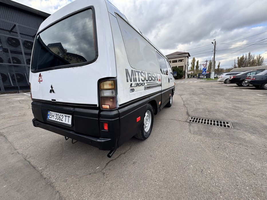 Продам Митсубиси L300 пасажирский бус 8+1