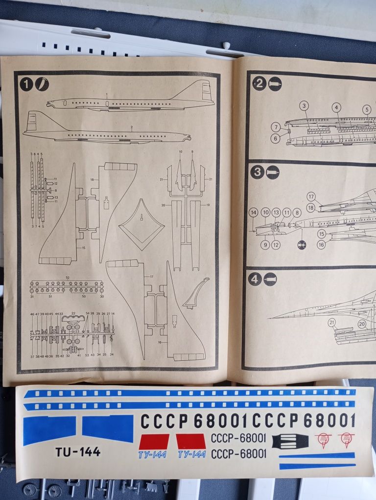 Сборная модель самолета Ту Tu 144 Збірна модель літака 1/100