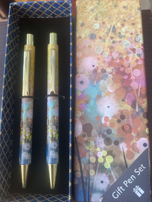 Ручки в подарунковій упаковці