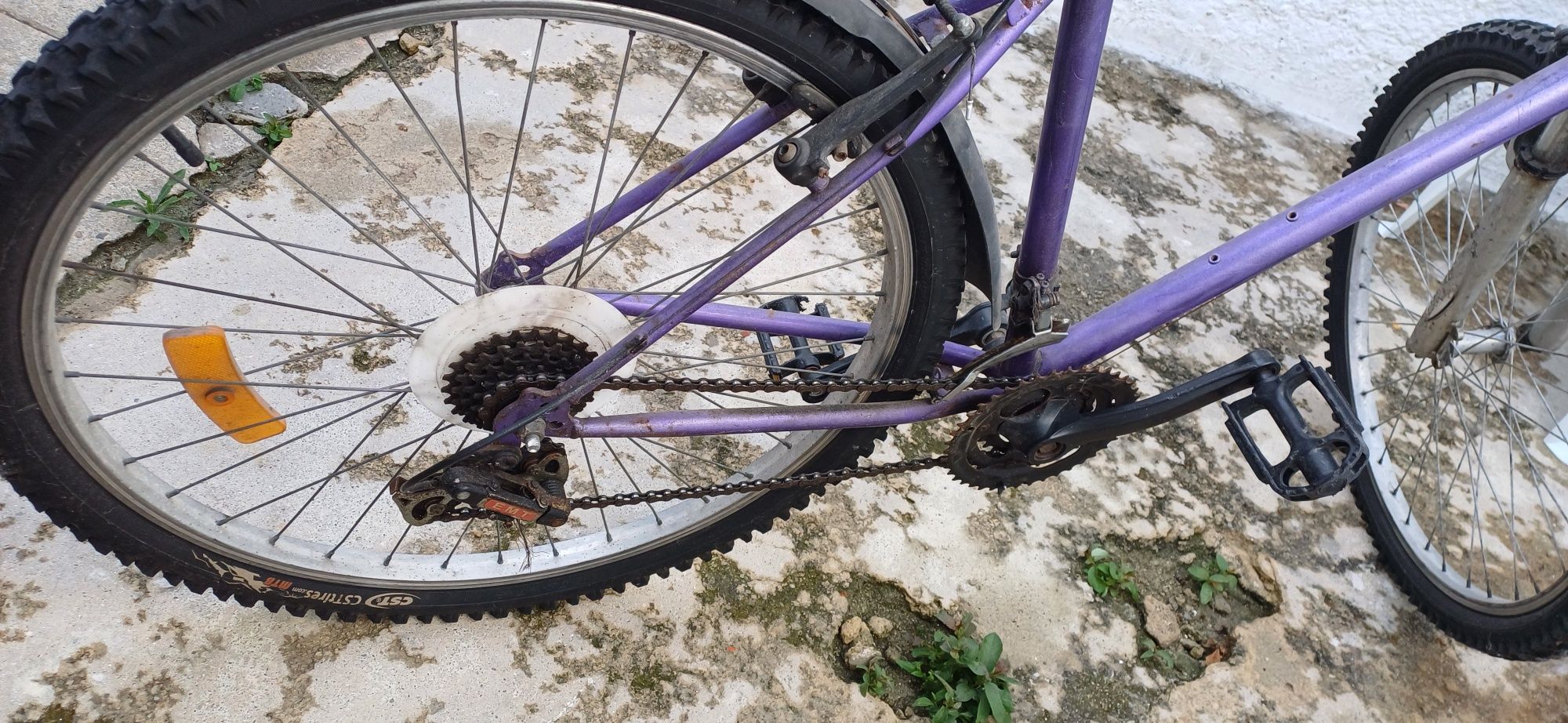 bicicleta com banco avariado