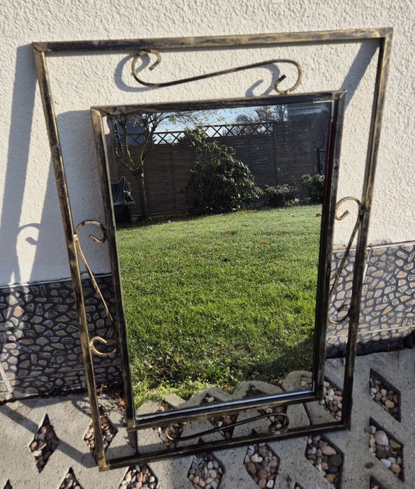 Lustro w metalowej ramie, metalurgia