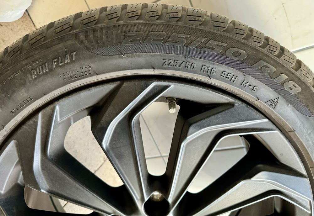 Koła Lexus UX 225/50/18 Pirelli SottoZero zimowe opony