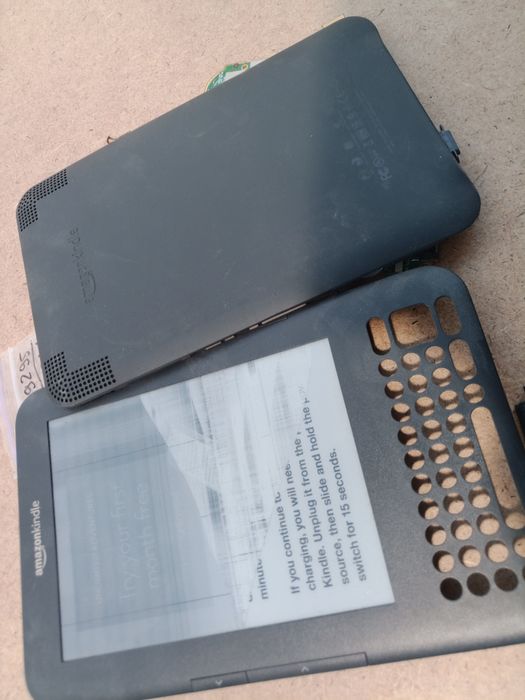 Електронна книжка Amozon Kindle на запчастини.