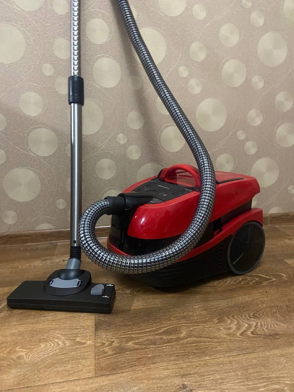 Моющий пылесос с аквафильтром BOSCH BWD421PET