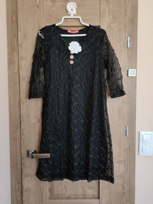 Sukienka Adonta o długości mini i lekko trapezowym kroju