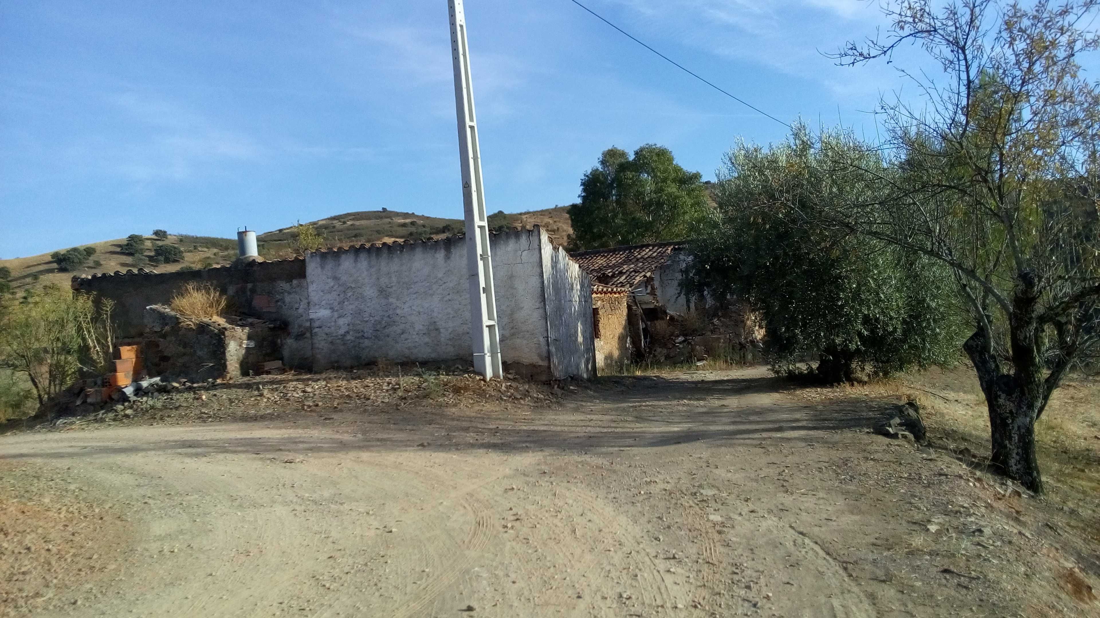 Terreno urbano na serra Algarvia