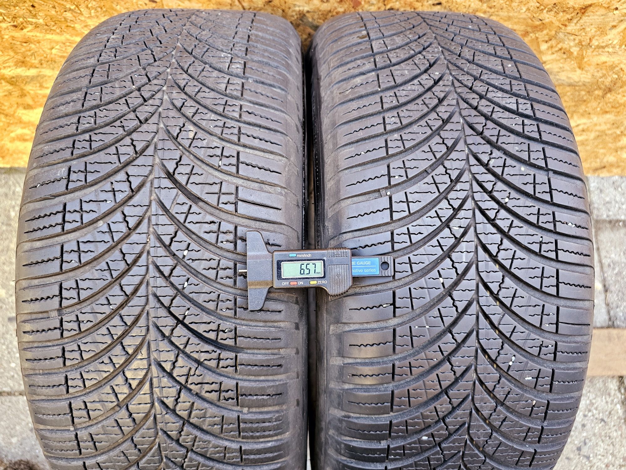 Idealne!!  6,5mm. 2022rok!  235/55 r17 Goodyear Vector 4Seasons