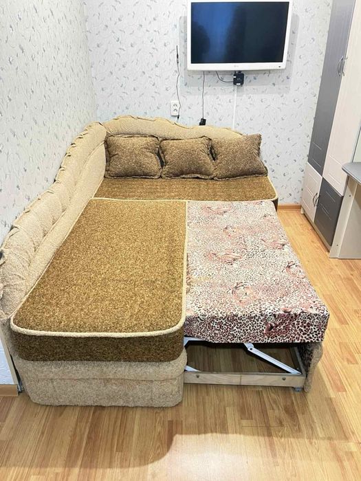 Диван кутовий розкладний б/в