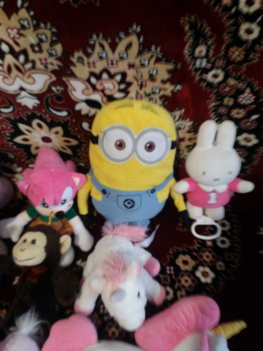 Іграшки мягкі дитячі одним лотом.