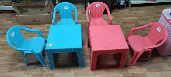 Меблі дитячі (стіл і 2 стільці)