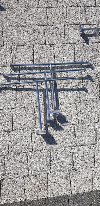 Wieszaki odzieżowe do systemu panelowego