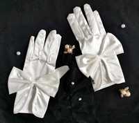 Białe eleganckie rękawiczki z kokardą (S/36) #satyna #wesele #kostium
