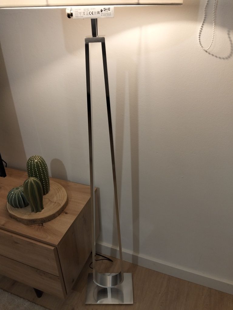 Candeeiro de pé IKEA