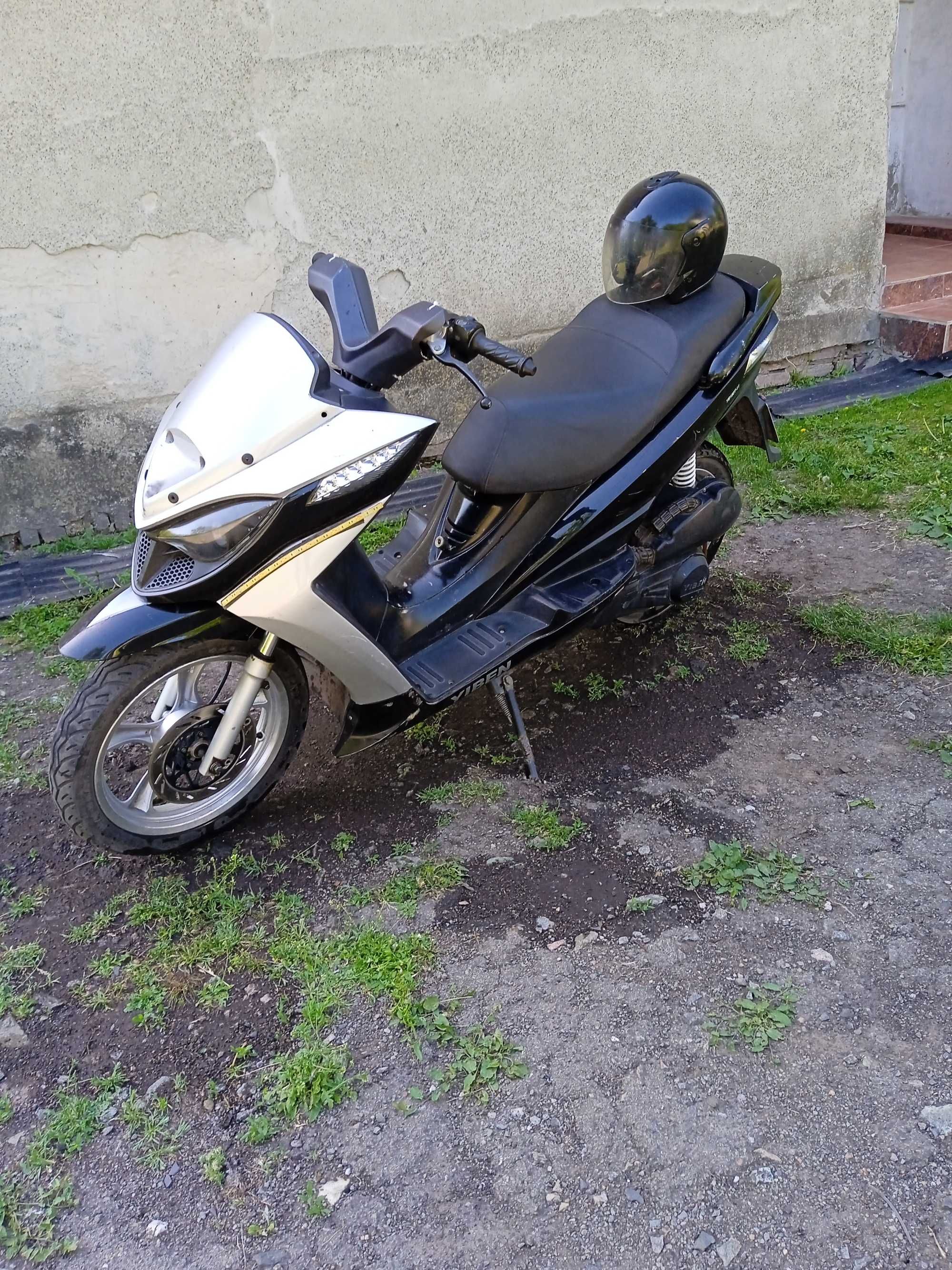 Продам скутер YIBEN-150T11