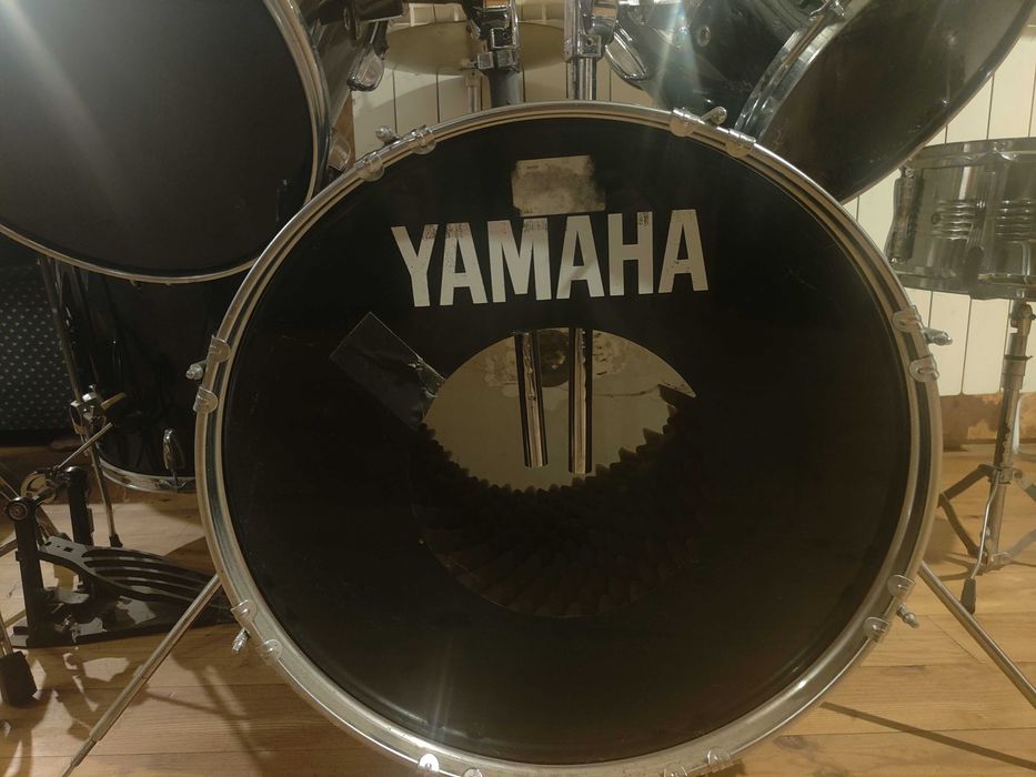 Bateria usada YAMAHA DP séries. Está em bom estado.