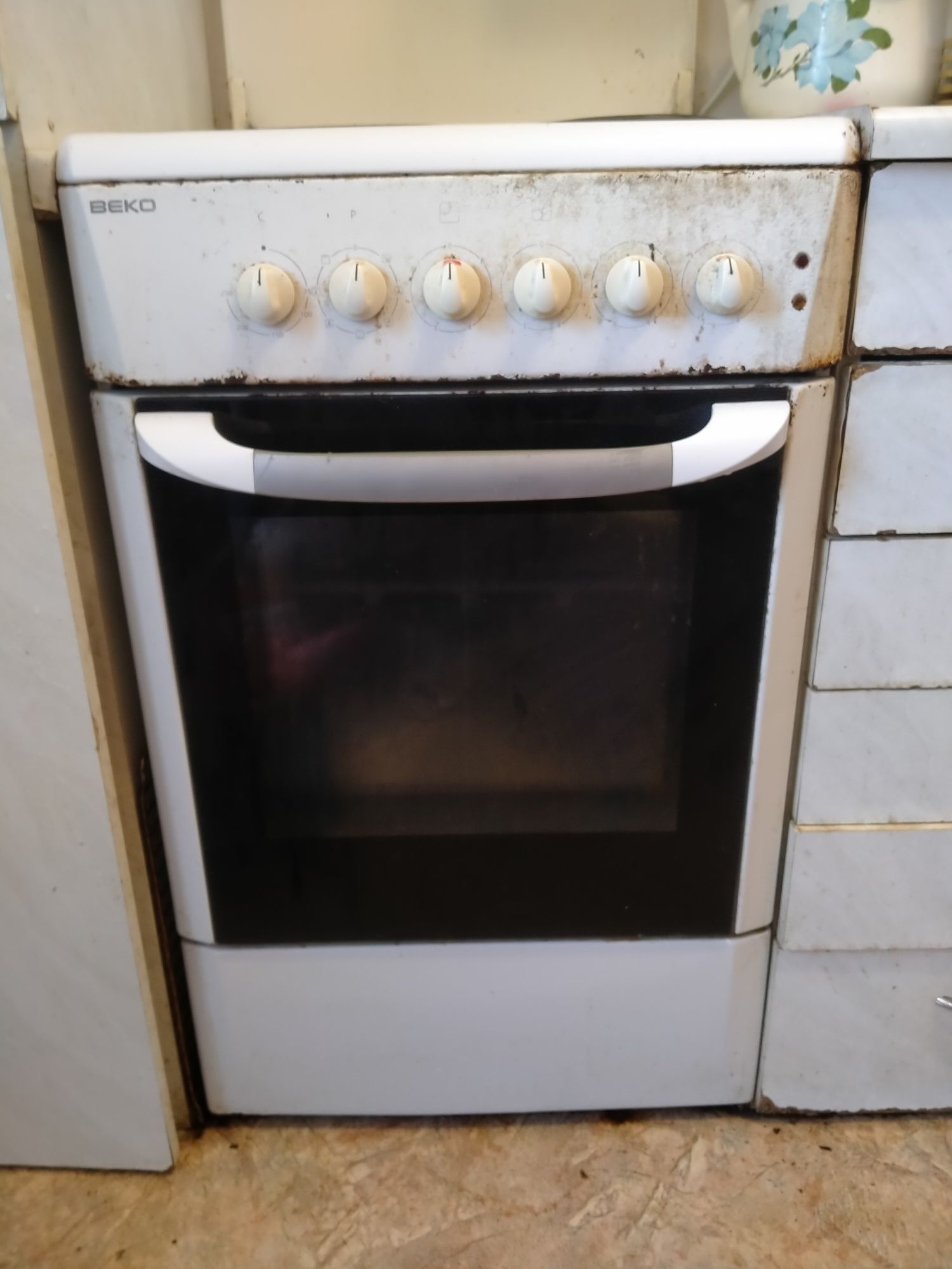 СРОЧНО!!!Електроплита з електродуховкою BEKO 50см