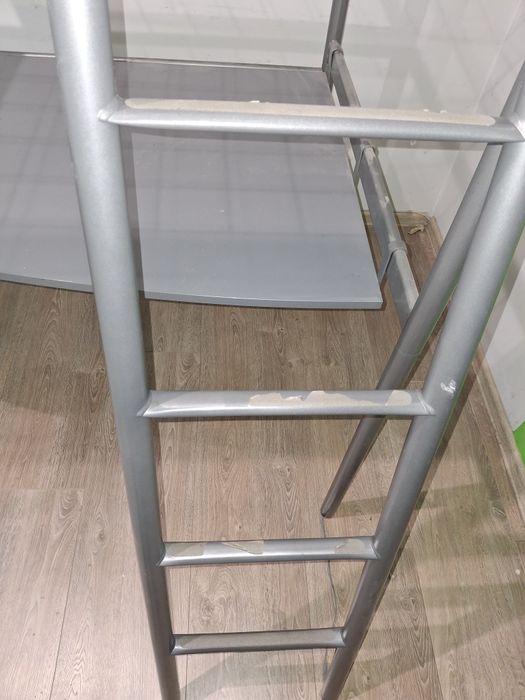 Łóżko piętrowe z biurkiem
