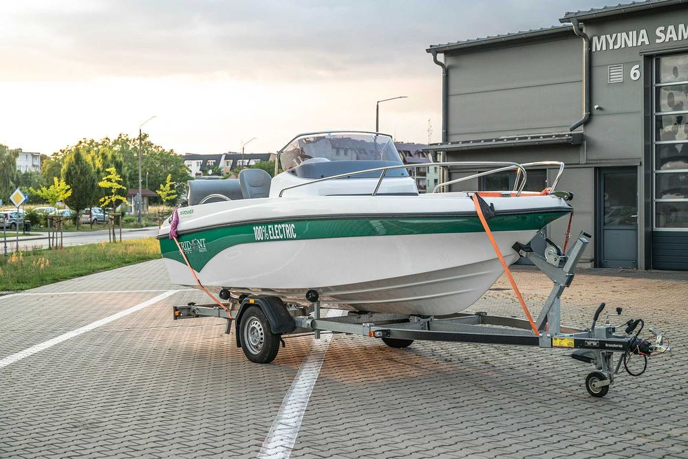 łódź motorowa Trident 530 Sport otwarta motorówka łódka sportowa