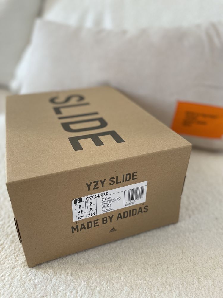 YEEZY SLIDE - confirmed size 43