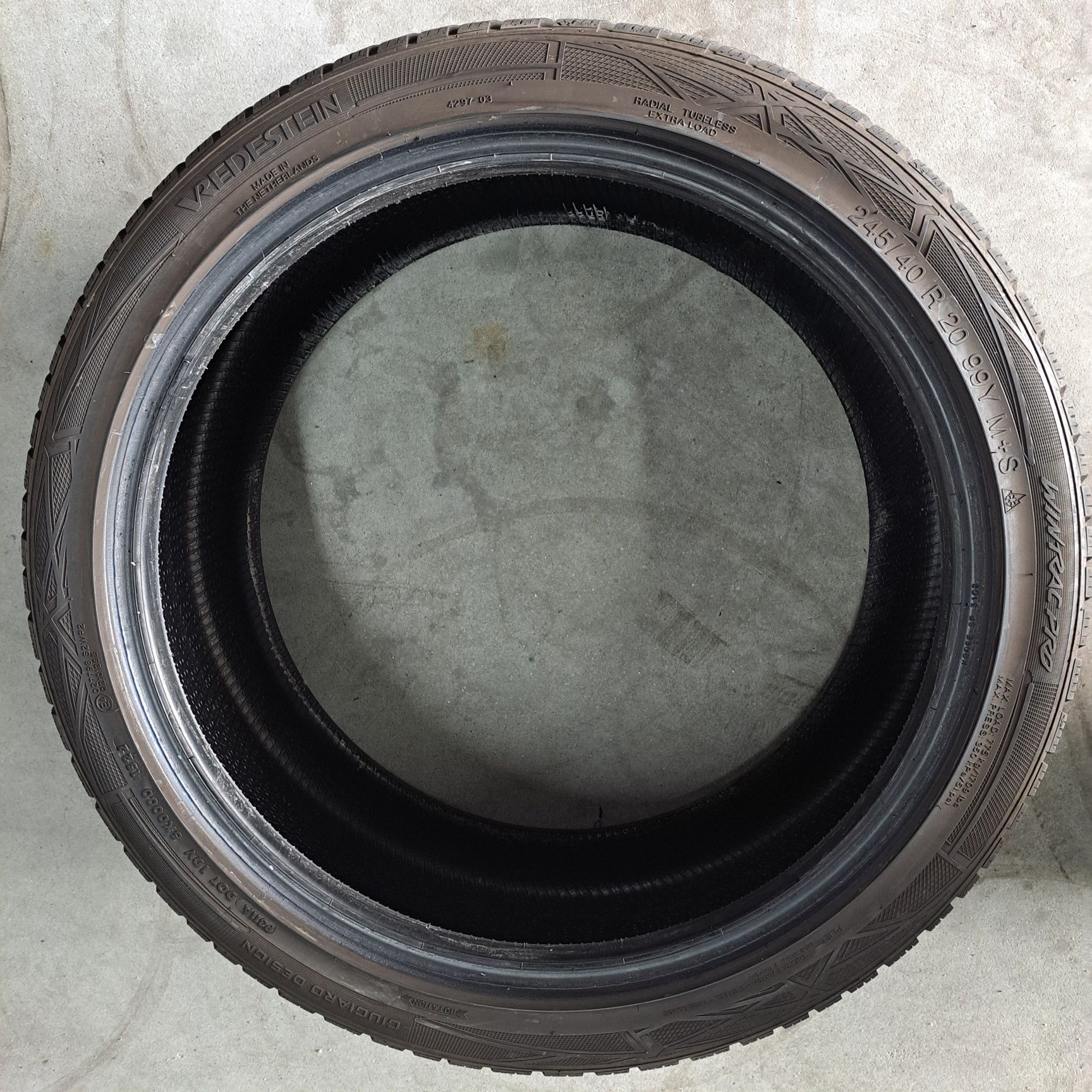 2 pneus 245 40 R20 Vredestein