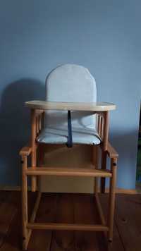 drewniane krzesełko do karmienia dziecka