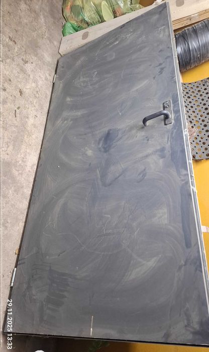 Sprzedam używane drzwi wewnętrzne z ościeżnicą - 2 sztuki