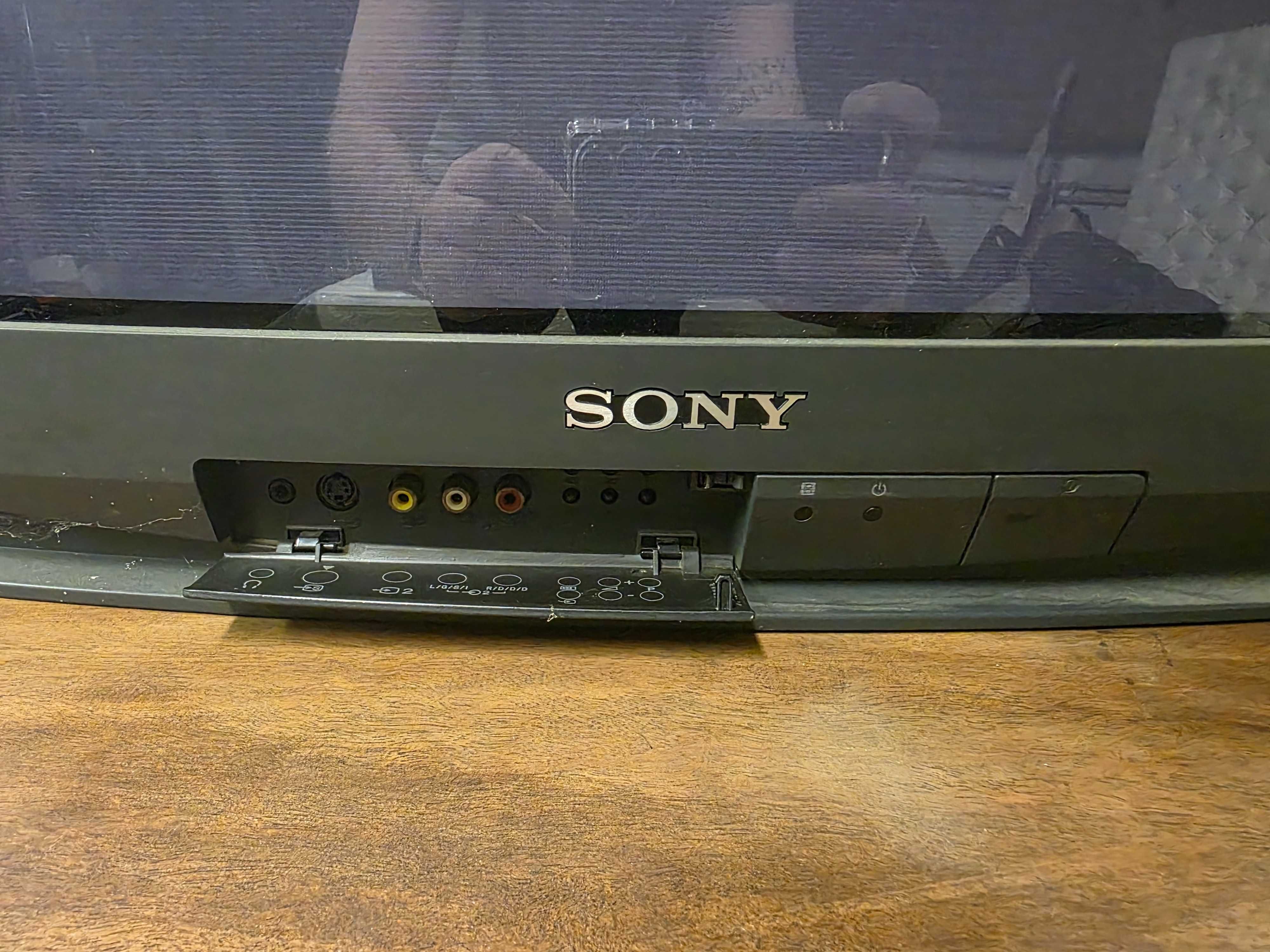 Televisão Sony trinitron grande com tdt