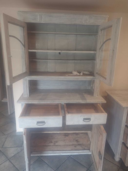 Kredens przedwojenny