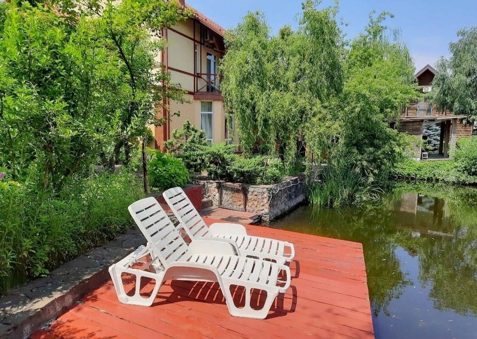 615 Будинок біля Дніпра подобово з озером