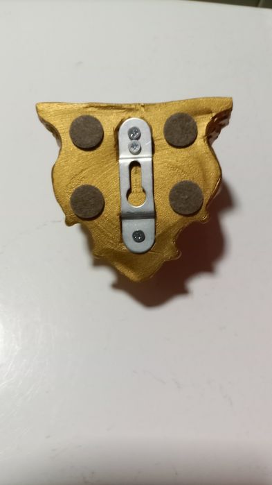 Mísula pequena nova e cruz em madeira