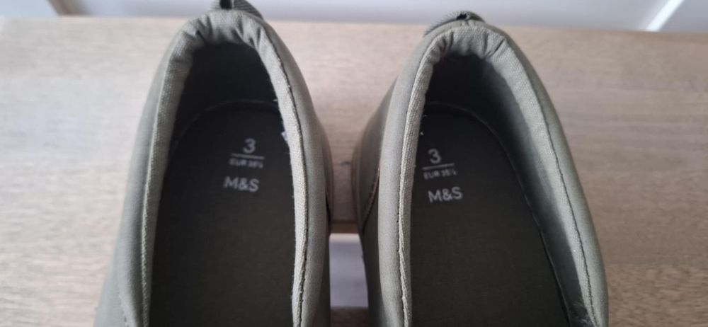 Nowe trampki Marks & Spencer r.35 1/2 NOWE.
Wkładka mierzona 22,5 23 c