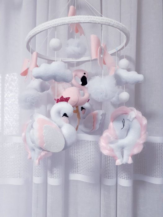 Мобіль з фетру ручної роботи