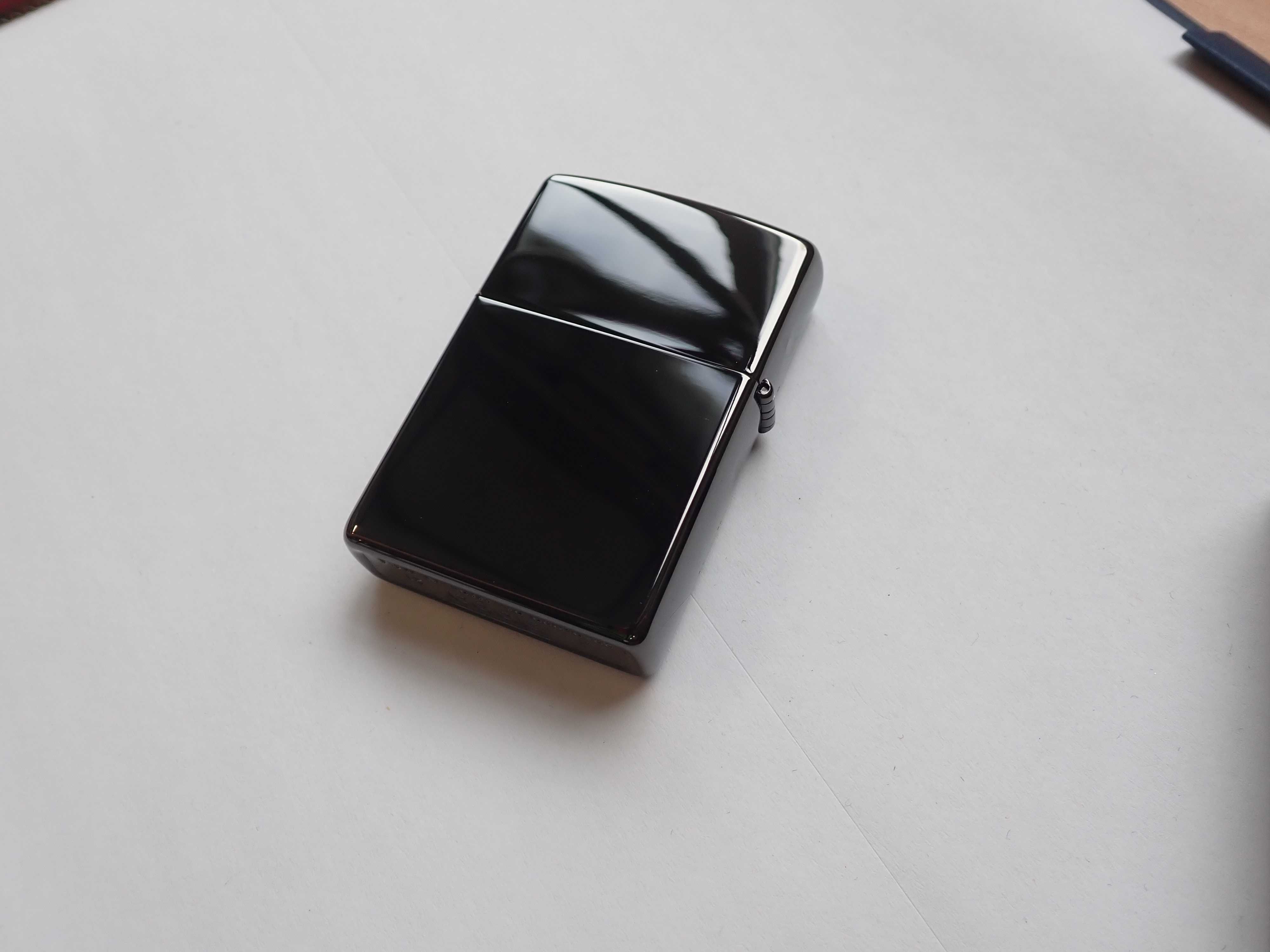 Zapalniczka Zippo Ebony z logo