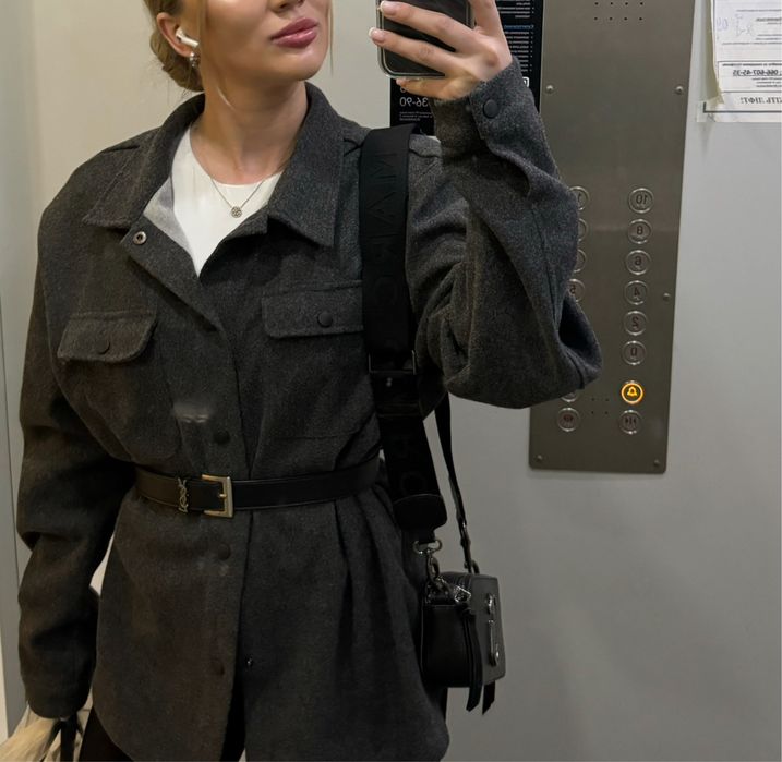 піджак осінь сіре розмір с-м  1 раз вдягалось