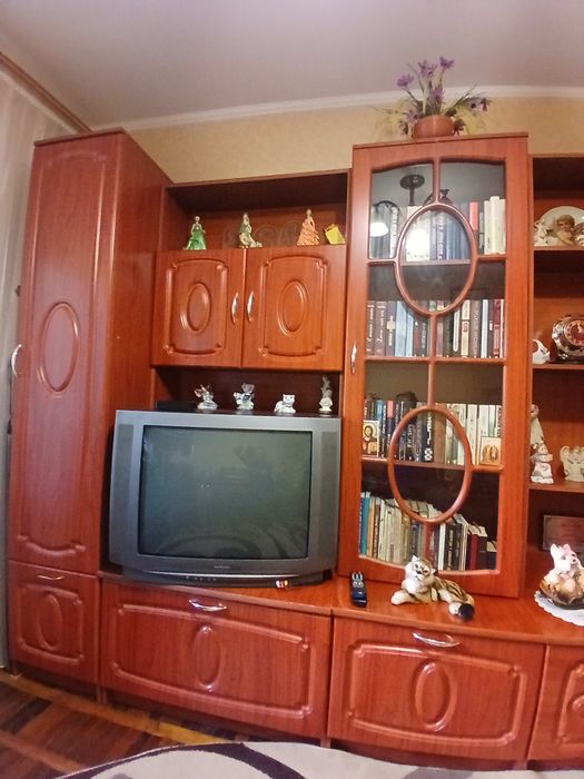 Продам  меблі у вітальню