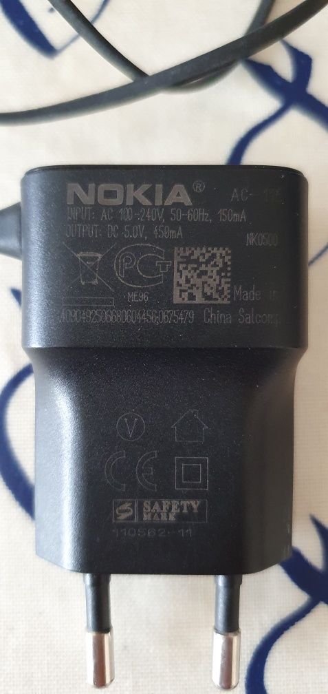 Vendo carregadores para telemóveis NOKIA, em bom estado! Só 5€ cada