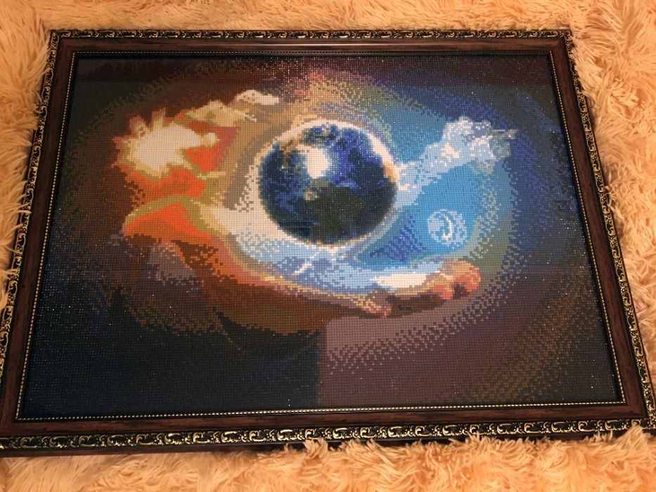 Картина Планета Земля в Божих руках, алмазна мозаїка