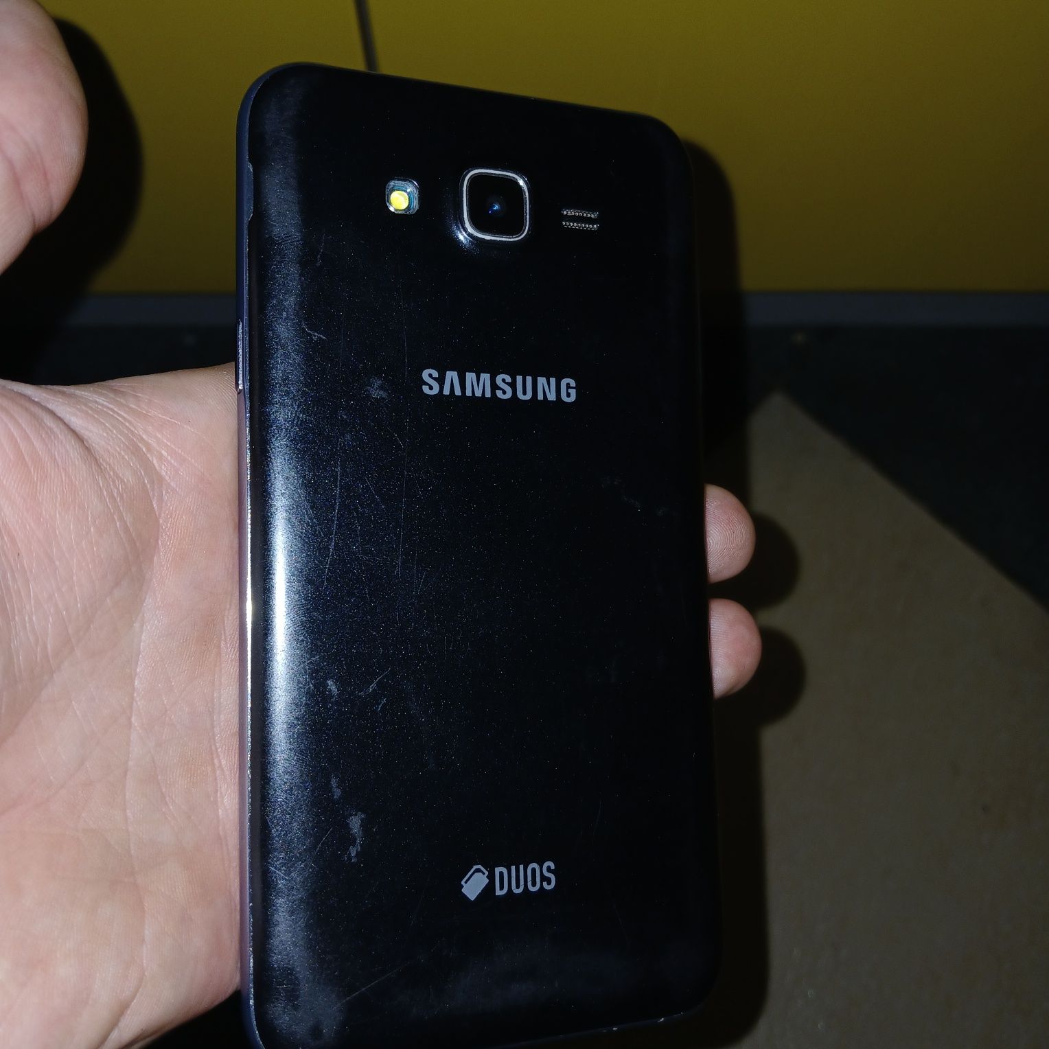Телефон Samsung j7