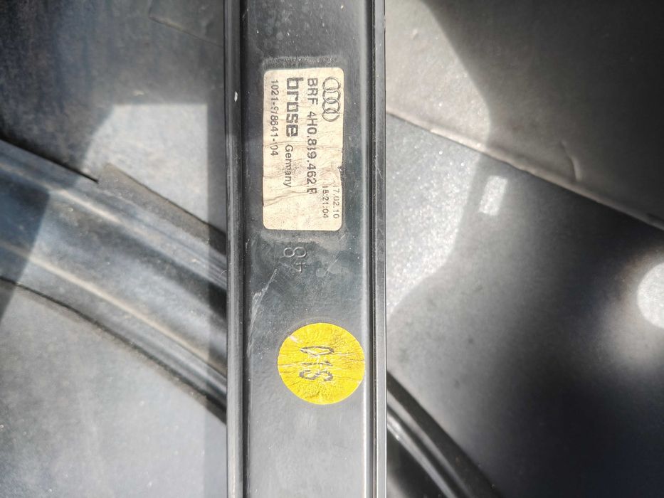 Audi A8 D4 Drzwi prawy tył Szyba  2010 Czarne .