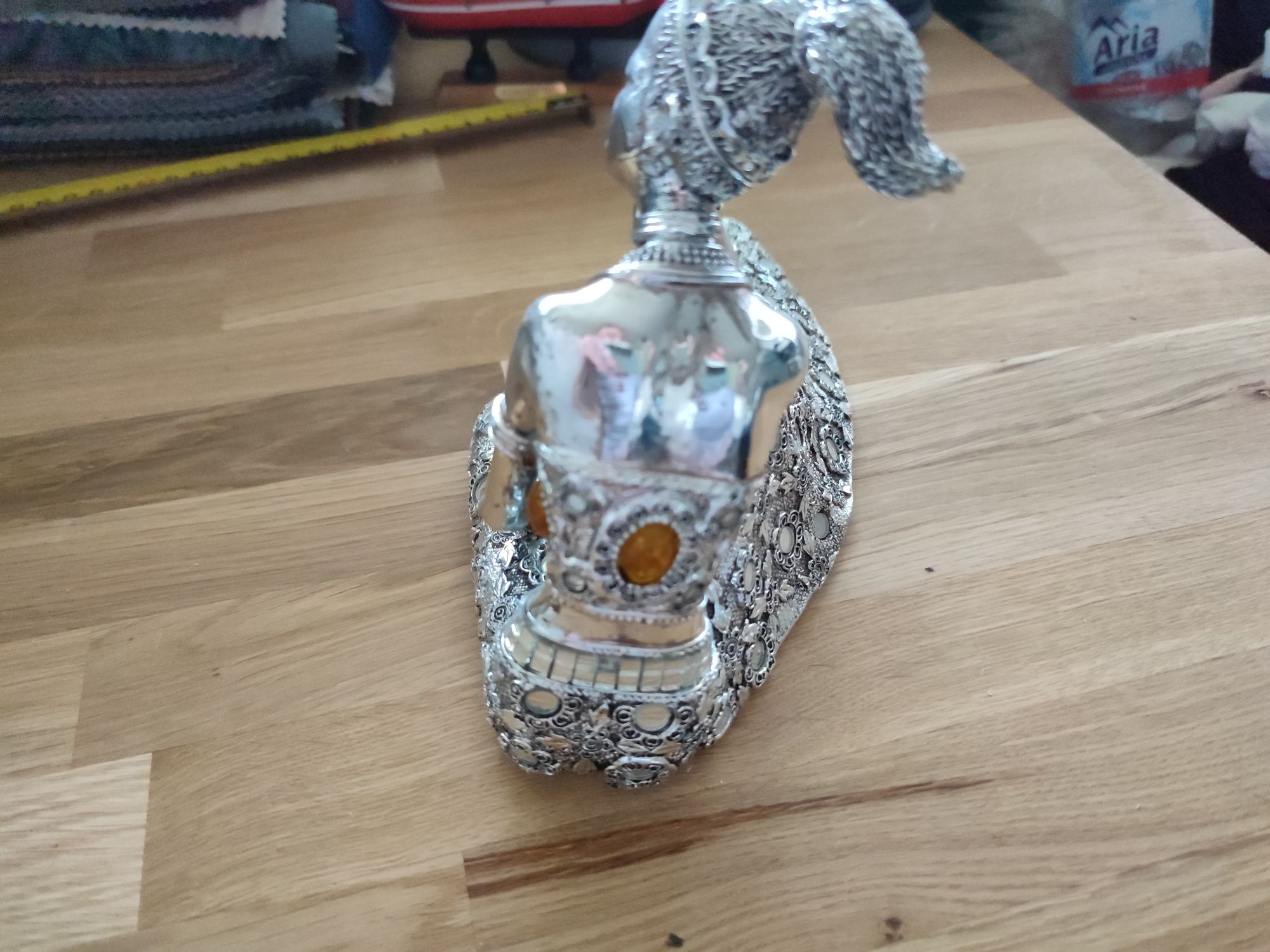 Figurka srebrna pani z bursztynem godula