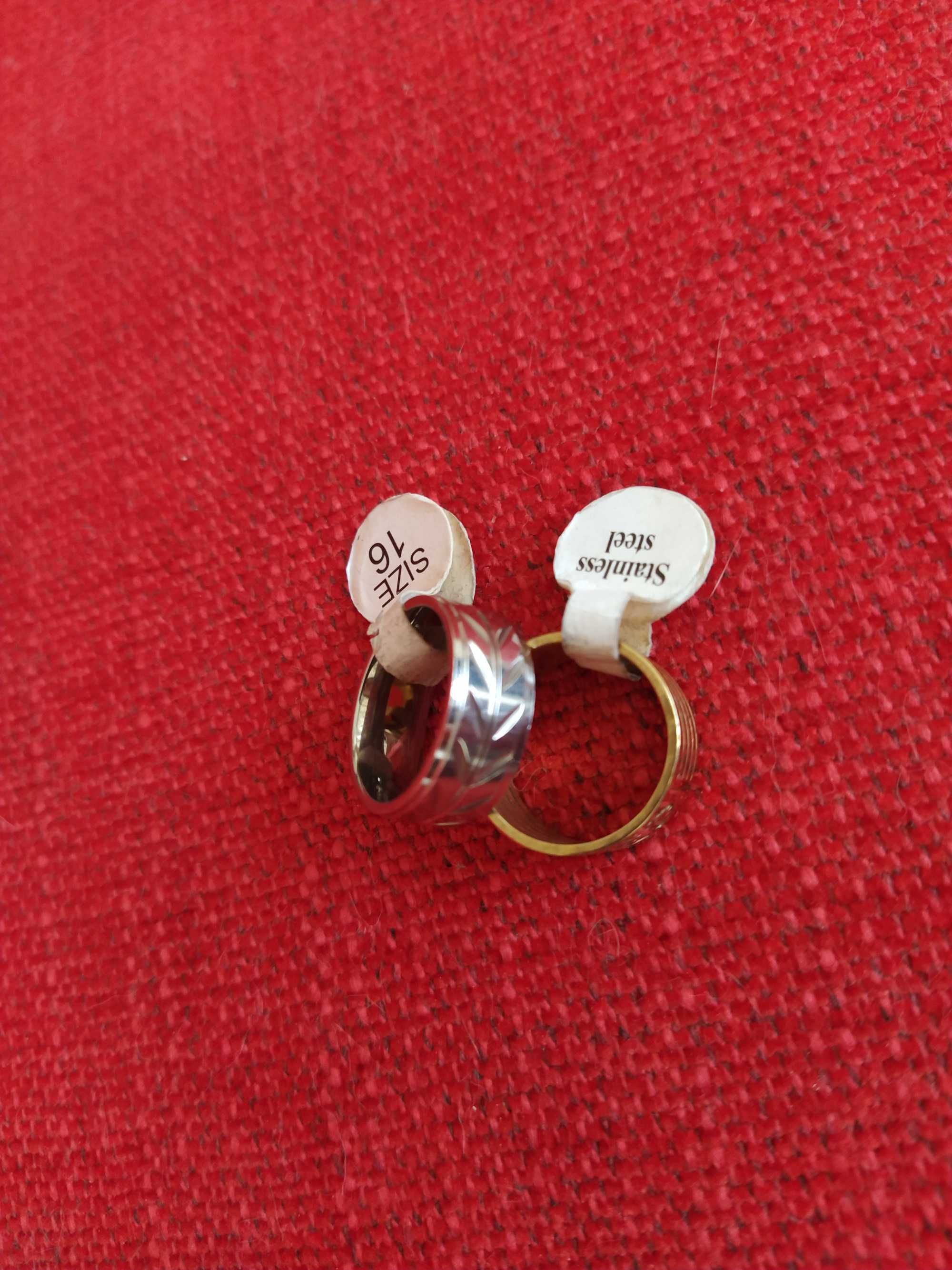 Conjunto 2 aneis aço inoxidável tamanho 16 - Dourado+Prateado